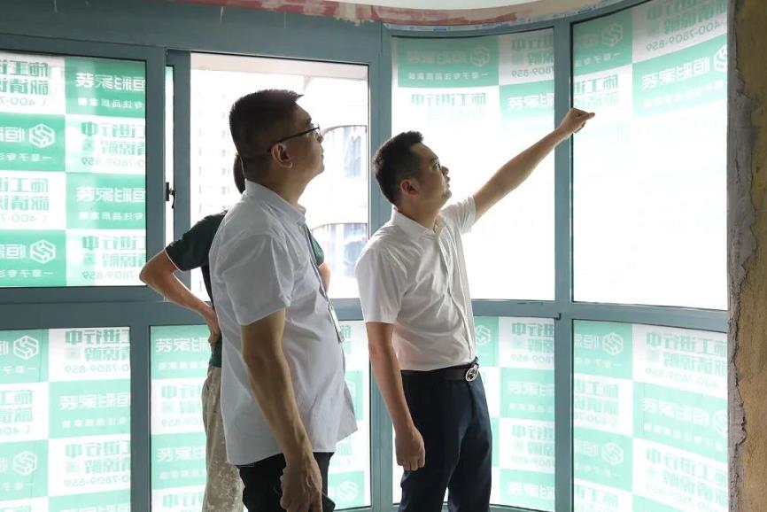 杭州恒彩家装盛夏送清凉工地视察.jpg